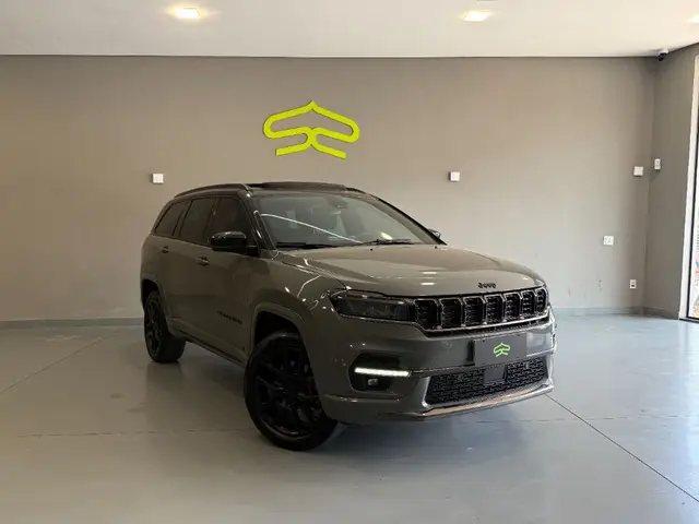 Carro Jeep Commander 2025 Blackhawk 2.0 Hurricane