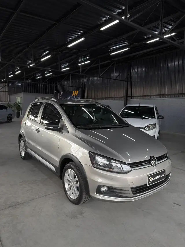 Carro Volkswagen Fox 2017 1.0 MPI Track (Flex)