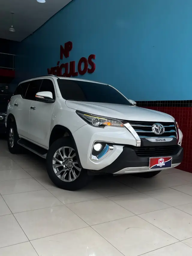 Carro Toyota SW4 2017 2.8 TDI SRX 7L 4x4 (Aut)