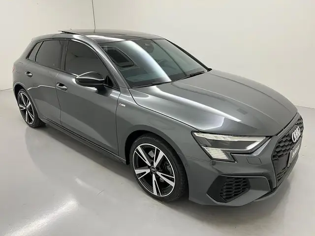 Carro Audi A3 Sportback 2022 Perf. Black 2.0 S-tron.(Híb.)
