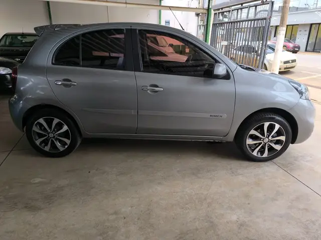 Carro Nissan March 2017 1.6 16V SL (Flex)