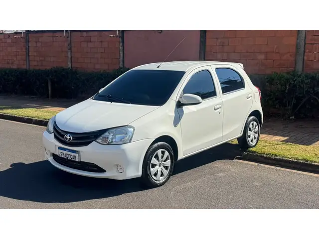 Carro Toyota Etios 2014 X 1.3 (Flex)
