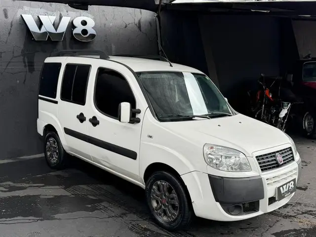 Carro Fiat Doblò 2018 Essence 1.8 7L (Flex)