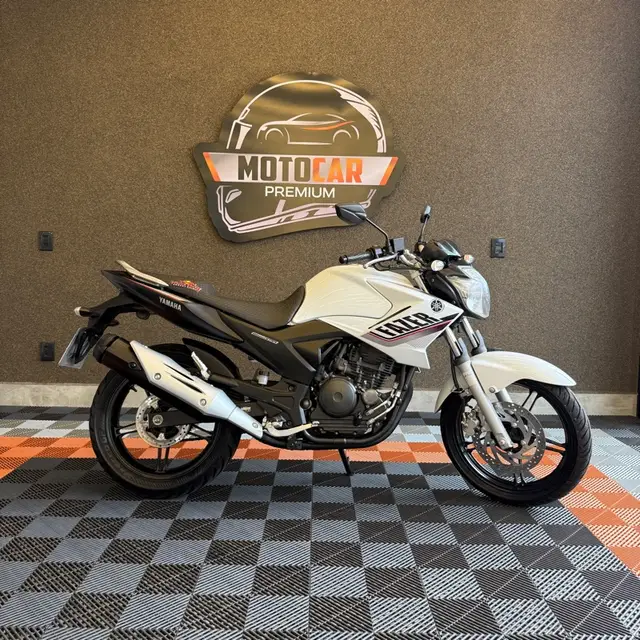 Moto Yamaha YS 250 Fazer 2015 Black Edition