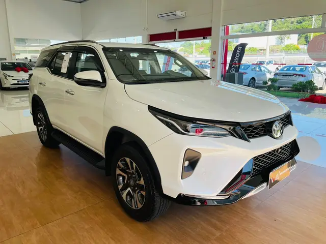 Carro Toyota SW4 2024 SRX 2.8 Turbodiesel 4x4 (Aut.) (7 Lugares)