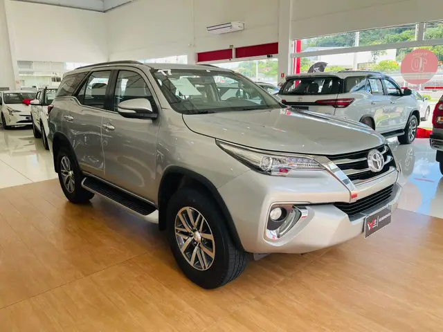 Carro Toyota SW4 2017 2.8 TDI SRX 5L 4x4 (Aut)