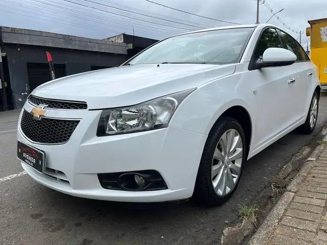 Carro Chevrolet Cruze 2014 HB Sport LTZ 1.8 16V FlexP. 5p Mec