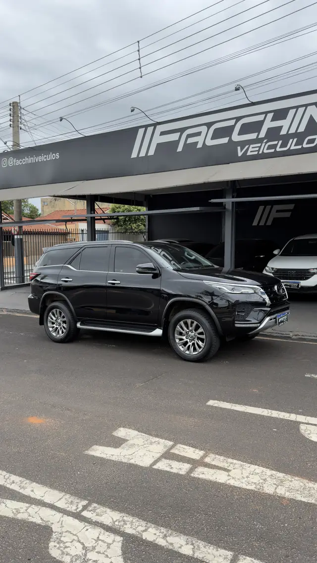 Carro Toyota SW4 2021 SRX 2.8 turbodiesel 7L 4x4 (Aut)