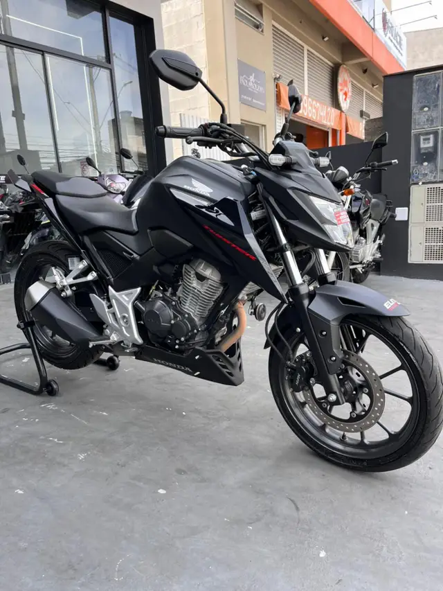 Moto Honda CB 300F Twister 2024 Standard