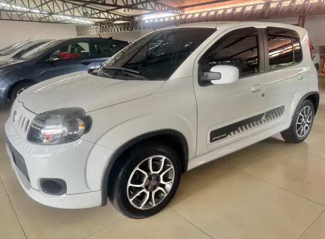 Carro Fiat Uno 2013 Sporting 1.4 8V (Flex) 4p