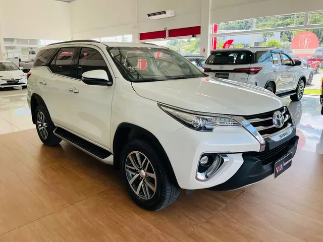 Carro Toyota SW4 2019 2.8 TDI SRX 5L 4x4 (Aut)
