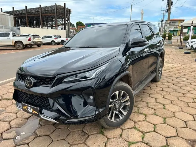 Carro Toyota SW4 2025 SRX Platinum 2.8 Turbodiesel 4x4 (Aut.) (7 Lugares)