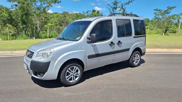Carro Fiat Doblò 2012 Essence 1.8 16V (Flex)