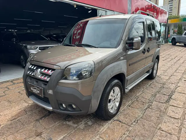 Carro Fiat Doblò 2012 Adventure 1.8 16V (Flex)