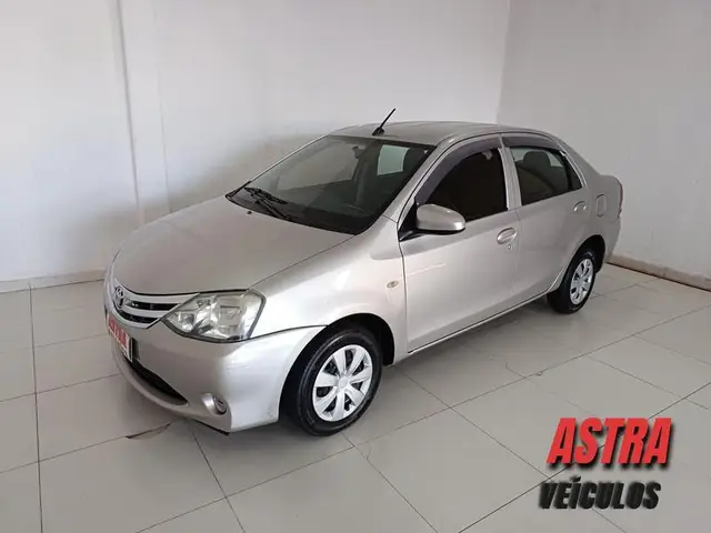 Carro Toyota Etios Sedan 2017 X 1.5 (Flex)