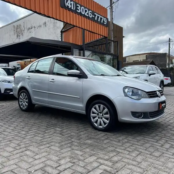 Carro Volkswagen Polo Sedan 2014 1.6 8V (Flex)
