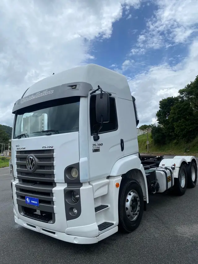 Caminhão Volkswagen 25.390 2013 Constellation  6x2 Tractor