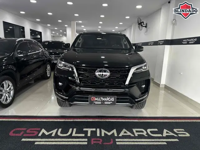 Carro Toyota SW4 2022 SRX 2.8 turbodiesel 7L 4x4 (Aut)