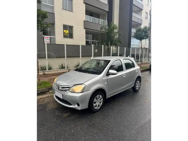Carro Toyota Etios 2015 X 1.3 (Flex)