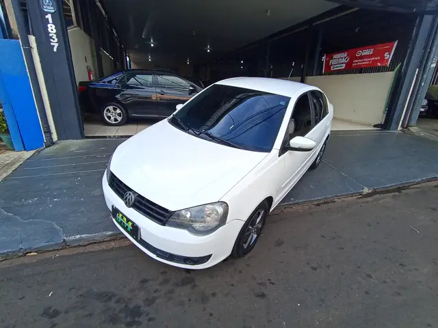 Carro Volkswagen Polo Sedan 2014 1.6 8V (Flex)