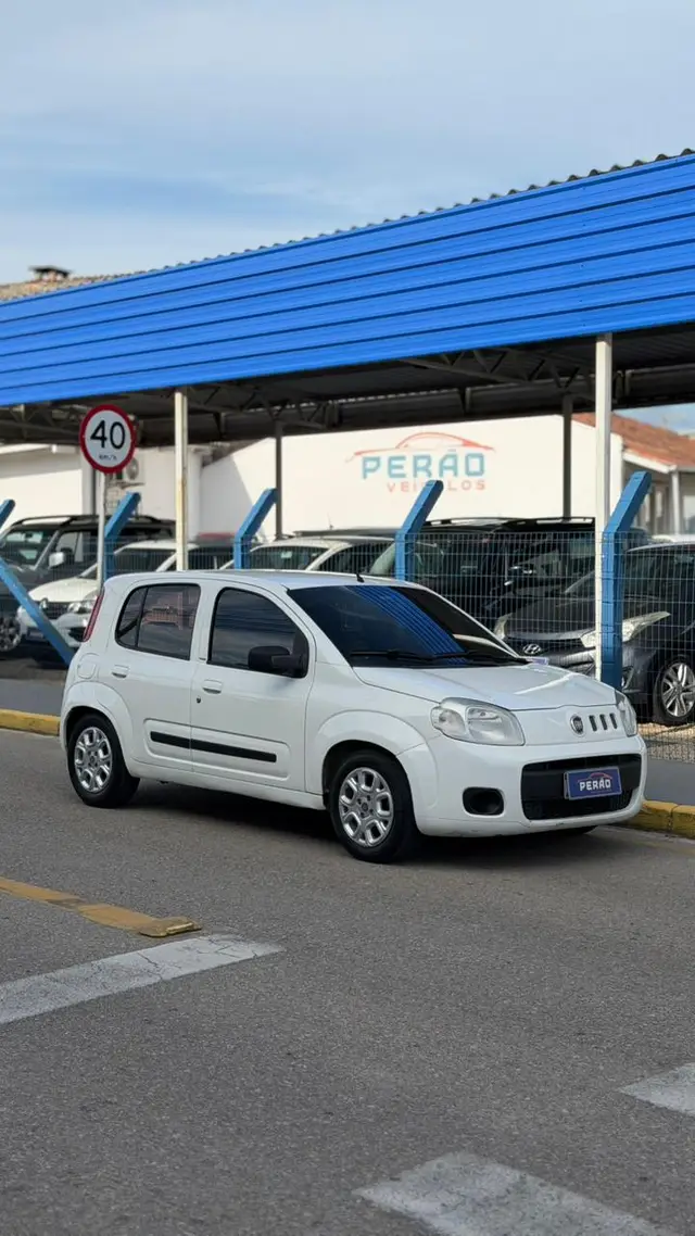 Carro Fiat Uno 2014 Vivace Celeb. 1.0 8V (Flex) 4p
