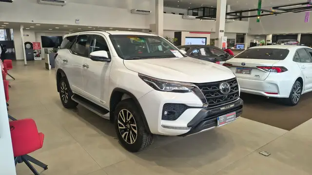 Carro Toyota SW4 2023 SRX 2.8 turbodiesel 5L 4x4 (Aut)