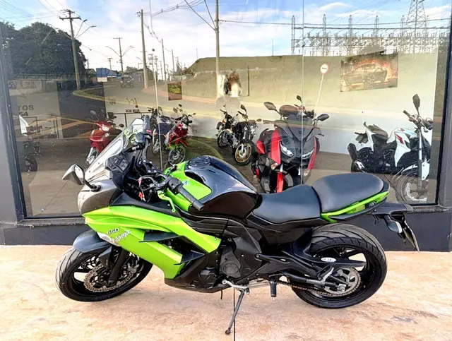Moto Kawasaki Ninja 2014 650R