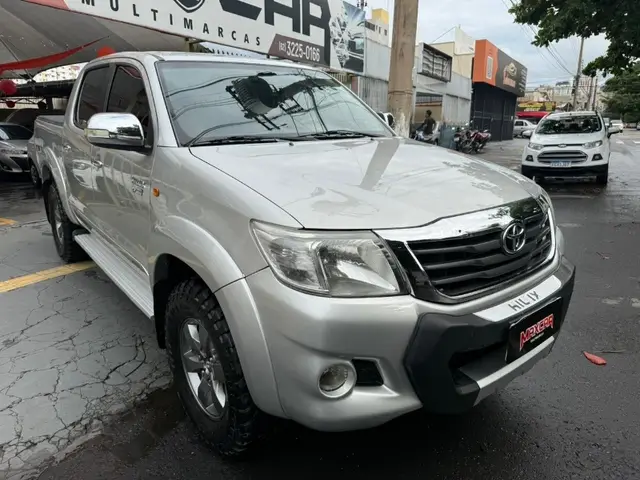 Carro Toyota Hilux Cabine Dupla 2013 Hilux 2.7 SR CD 4x2 (Flex) (Aut)