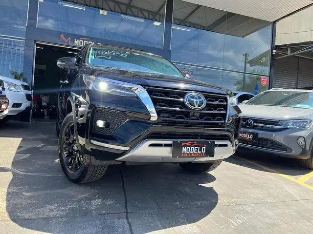 Carro Toyota Hilux SW4 2023 SRX 2.8 turbodiesel 7L 4x4 (Aut)