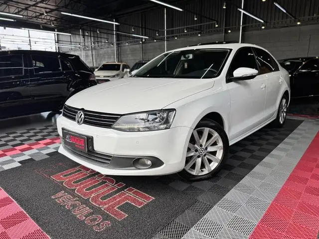 Carro Volkswagen Jetta 2014 2.0 Comfortline (Flex)