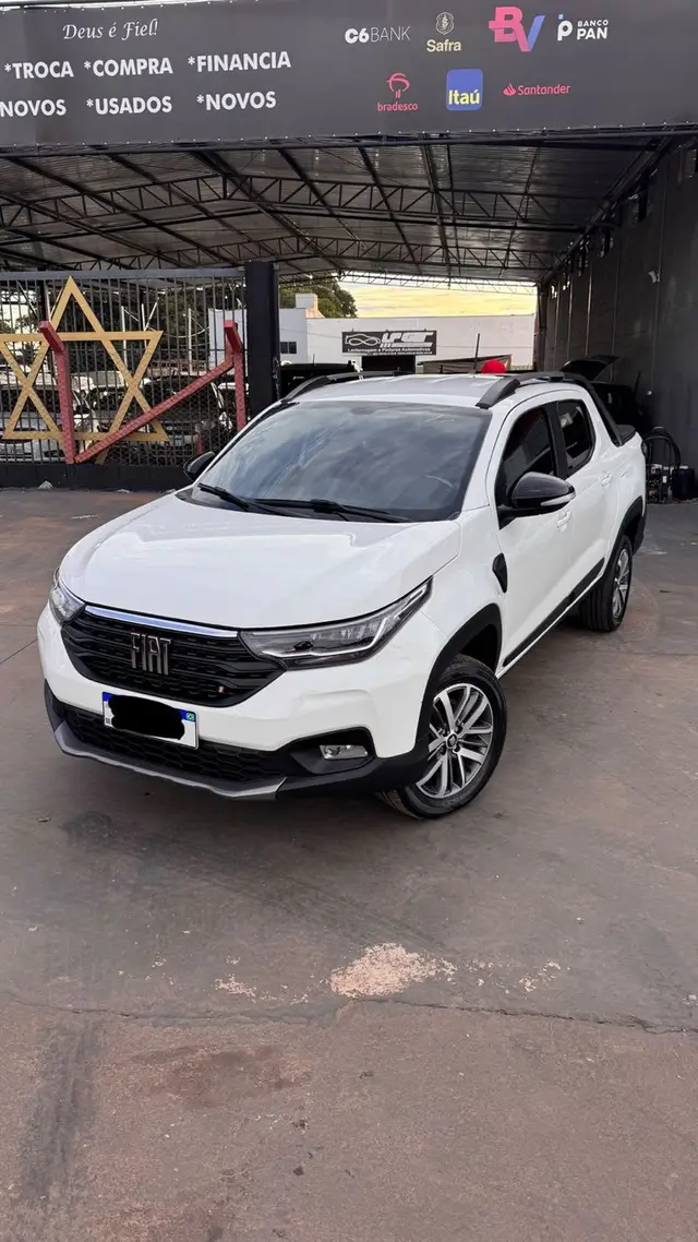 Carro Fiat Strada 2025 Volcano 1.3 Flex 8V CD Aut.