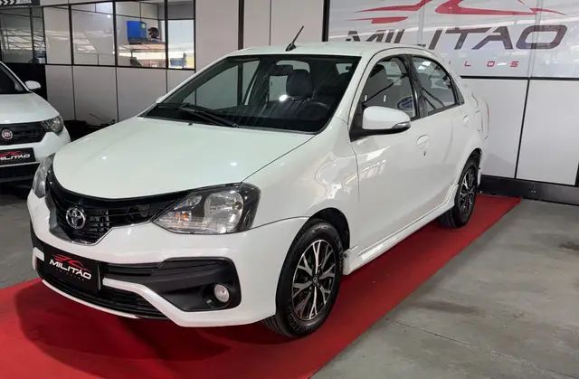 Carro Toyota Etios Sedan 2019 Platinum 1.5 (Aut) (Flex)