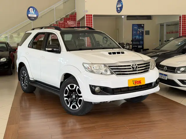 Carro Toyota Hilux SW4 2012 SRV 3.0 4X4 (7 Lugares)