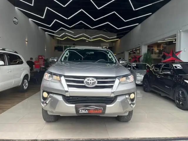 Carro Toyota Hilux Cabine Dupla 2019 Hilux 2.7 SR CD 4x2 (Flex)