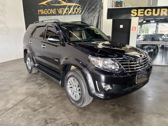 Carro Toyota Hilux SW4 2014 3.0 TDI 4x4 SRV 5L