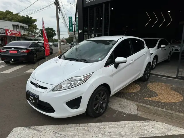 Carro Ford New Fiesta Sedan 2013 SE 1.6 (Flex)