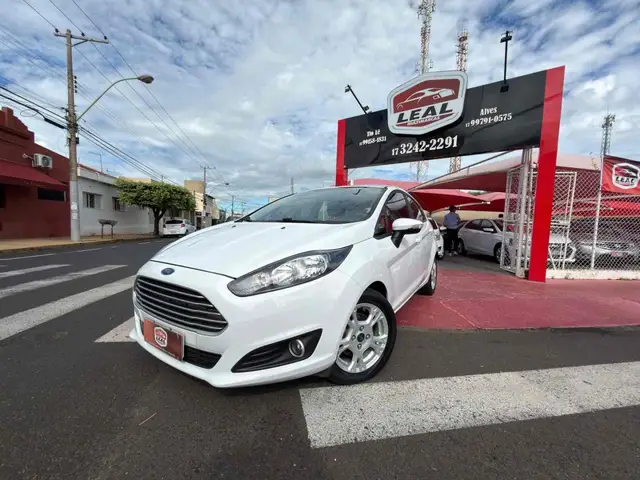 Carro Ford New Fiesta Sedan 2016 1.6 SE PowerShift (Flex)