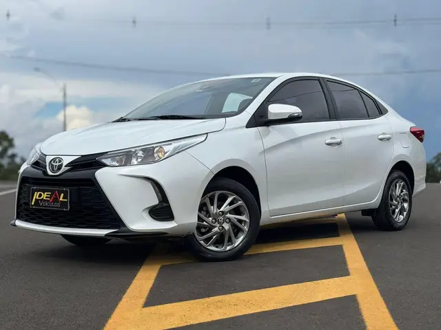 Carro Toyota Yaris Sedan 2023 XL 1.5 Flex 16V 4p Aut.