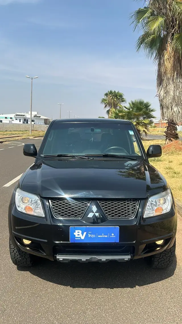 Carro Mitsubishi Pajero TR4 2014 2.0 16V 4x2 (Flex)