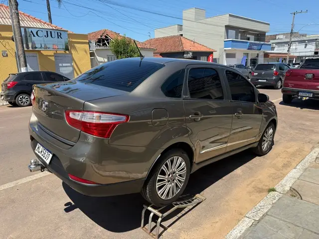 Carro Fiat Grand Siena 2015 ESSENCE ITALIA 1.6 Flex 16V