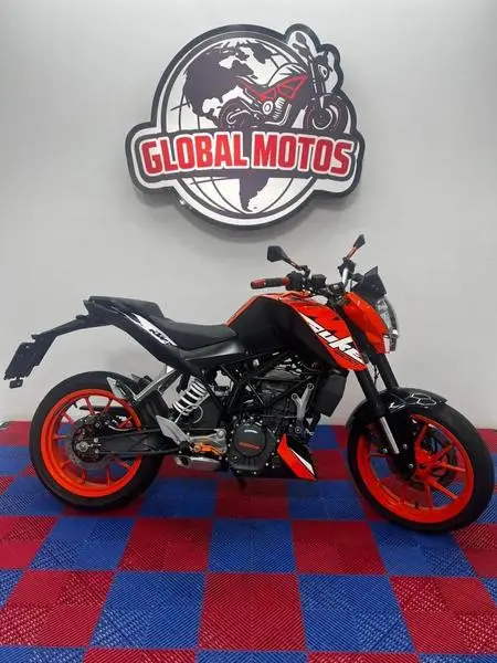 Moto KTM Duke 390 2021 200 (ABS)