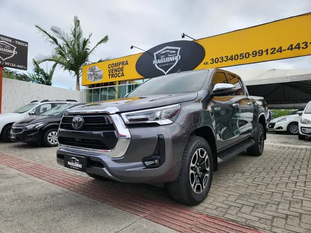 Carro Toyota Hilux SW4 2023 SRX 2.8 turbodiesel 7L 4x4 (Aut)