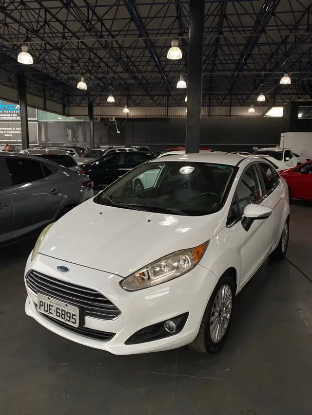 Carro Ford New Fiesta Sedan 2014 1.6 Titanium PowerShift (Flex)