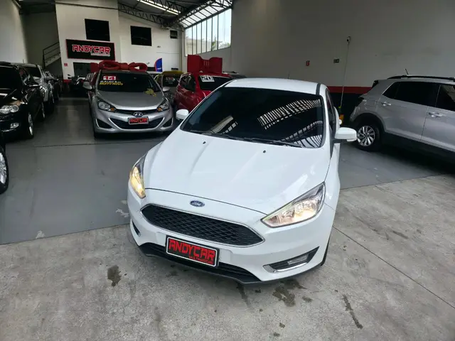 Carro Ford Focus Hatch 2018 SE Plus 2.0 PowerShift