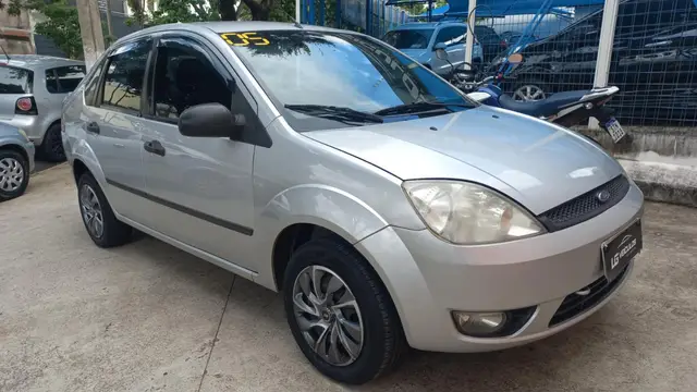 Carro Ford Fiesta Sedan 2005 Personnalité 1.0 8V