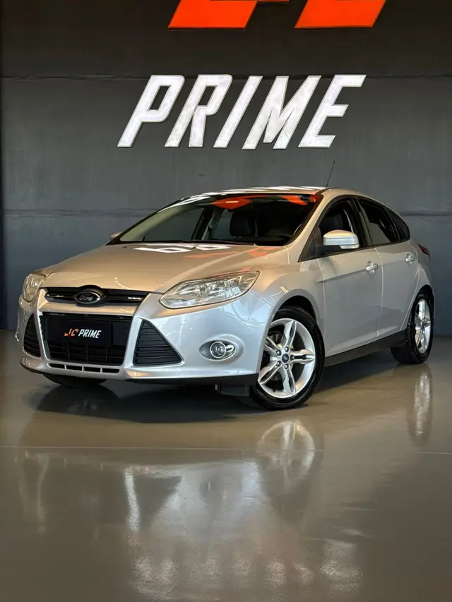 Carro Ford Focus Hatch 2014 SE 2.0 16V PowerShift