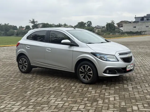 Carro Chevrolet Onix 2014 HATCH LTZ 1.4 8V FlexPower 5p Mec.