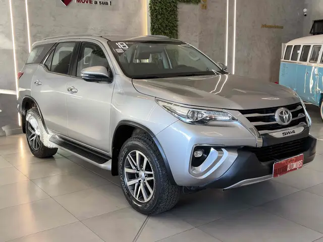 Carro Toyota Hilux SW4 2018 SR 4x2 2.7/2.7 Flex 16V Mec.
