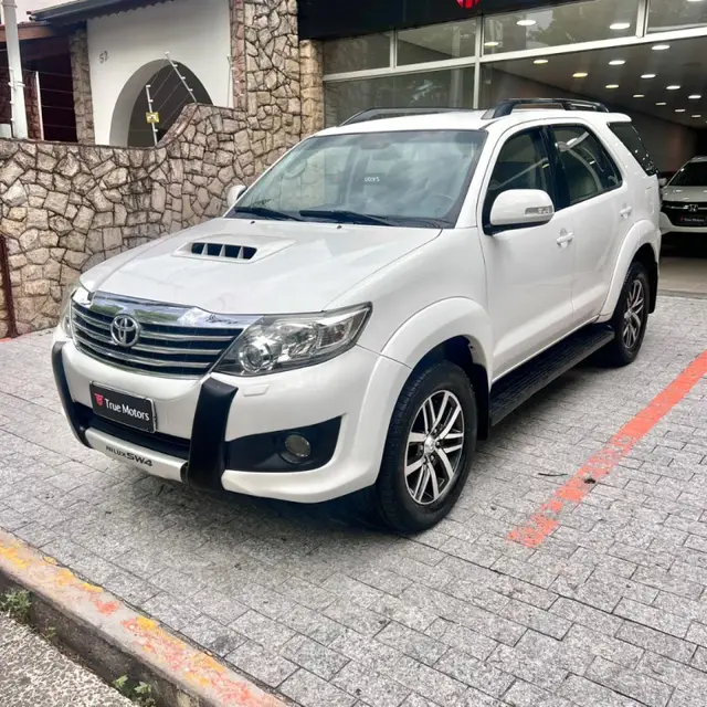 Carro Toyota Hilux SW4 2014 3.0 TDI 4x4 SRV 7L