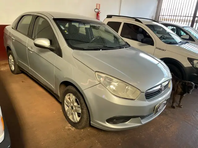 Carro Fiat Grand Siena 2013 Evo Attractive 1.4 8V (Flex)